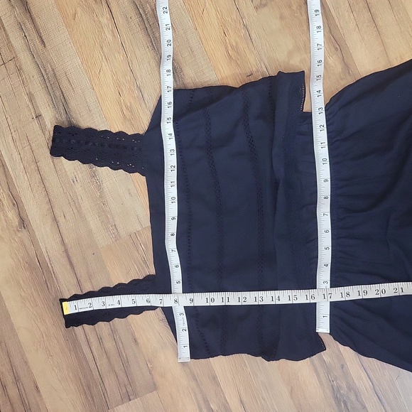 ROMEO + JULIET COUTURE Navy Blue Lace Peekabo Back Midi Dress - Picture 15 of 16